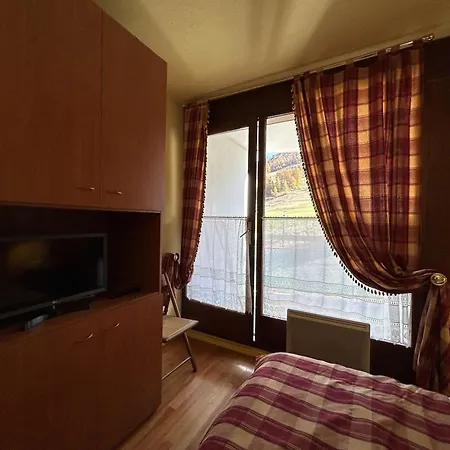 Apartment Skis Aux Pieds, 6 Pers Avec Parking, - Fr-1-330d-7 Montgenevre